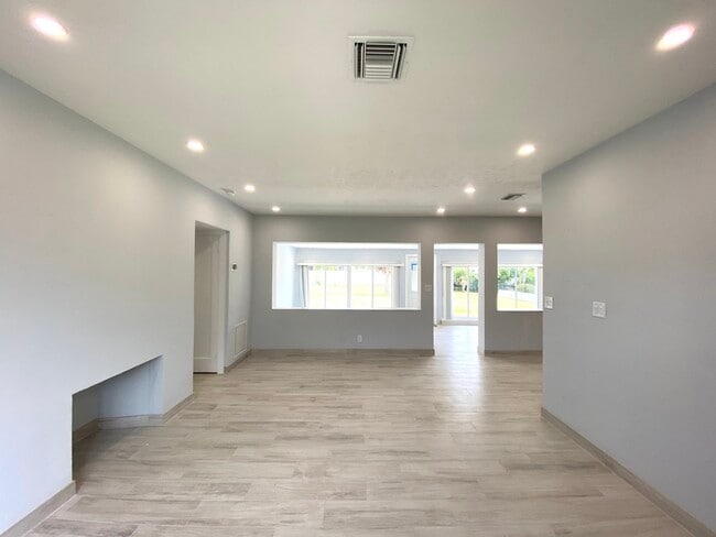 Building Photo - 228 Codrington Dr