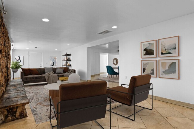 Building Photo - Prime ASU Location 5BR Home with Pool & Garage