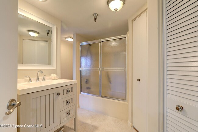 Building Photo - 9612 Riverside Dr