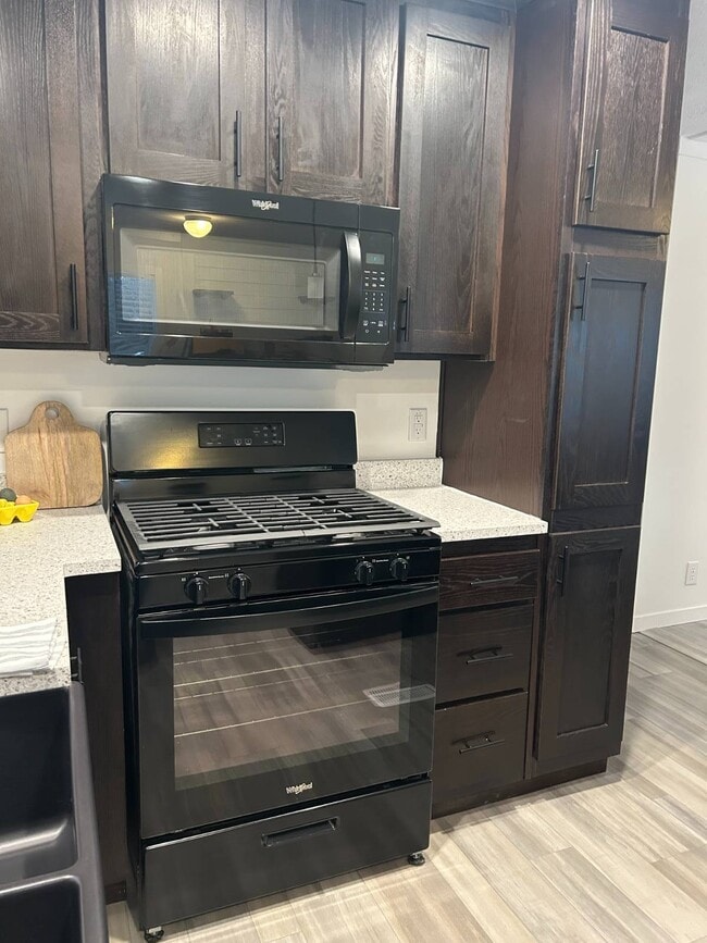 Building Photo - 5222 Greenwich Rd