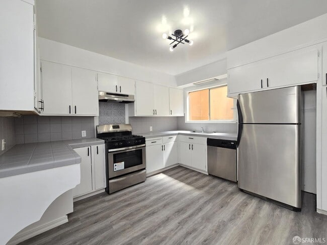 Building Photo - 135 Maddux Ave