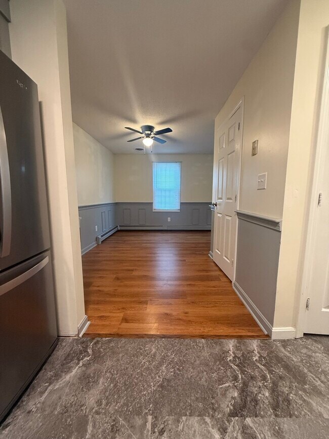 Building Photo - 303 Twin Lakes Dr
