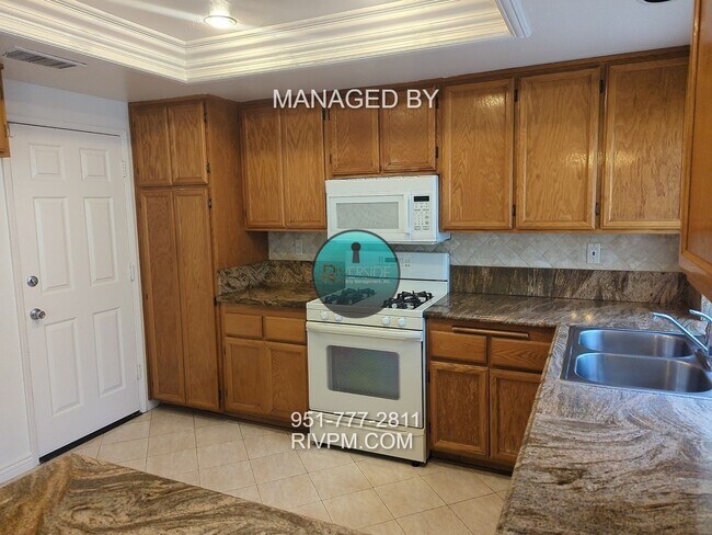 Building Photo - Spacious 3-Bed, 3-Bath Home in Riverside