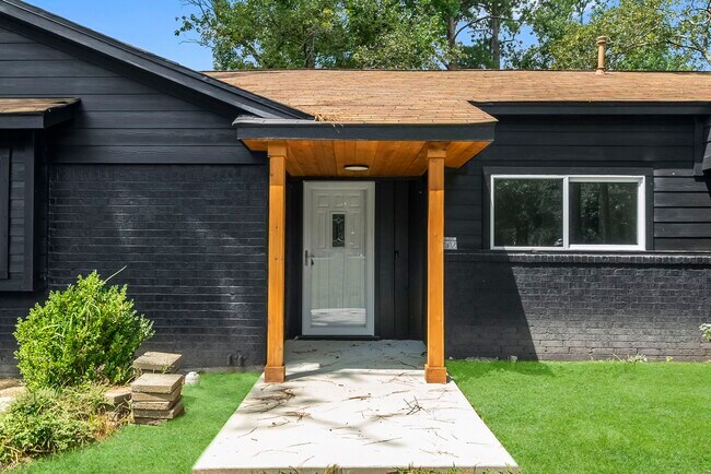 Building Photo - 62 Greenbriar Dr