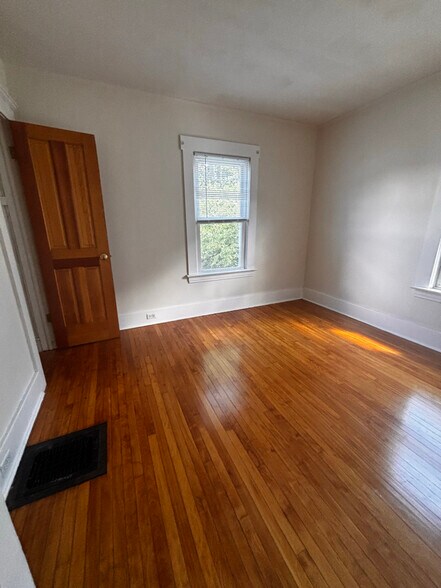 Building Photo - 418 Crossett St
