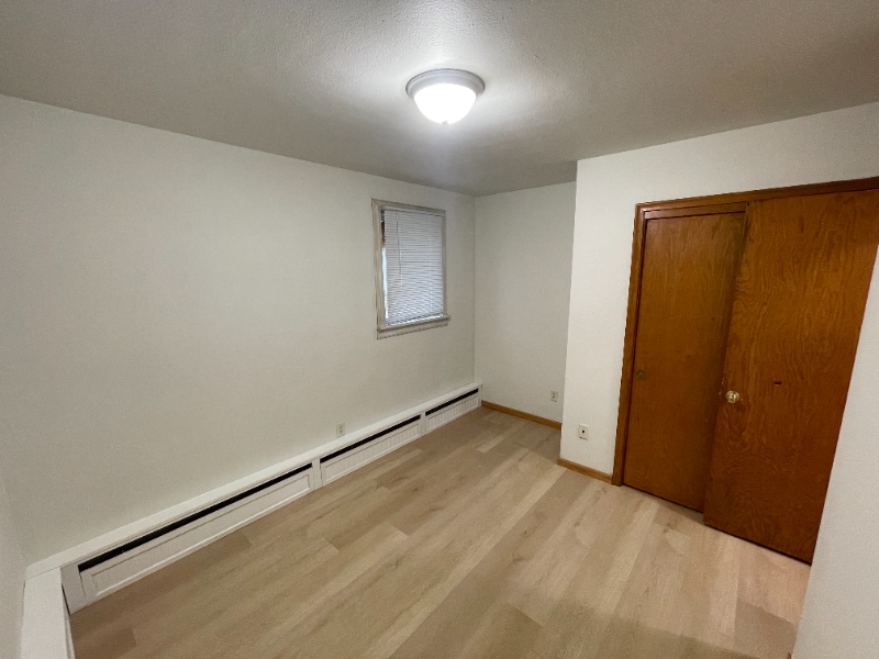 Building Photo - 616 Ivy Ave E