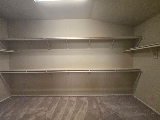 Building Photo - 2 Story Home with 5 Bedrooms