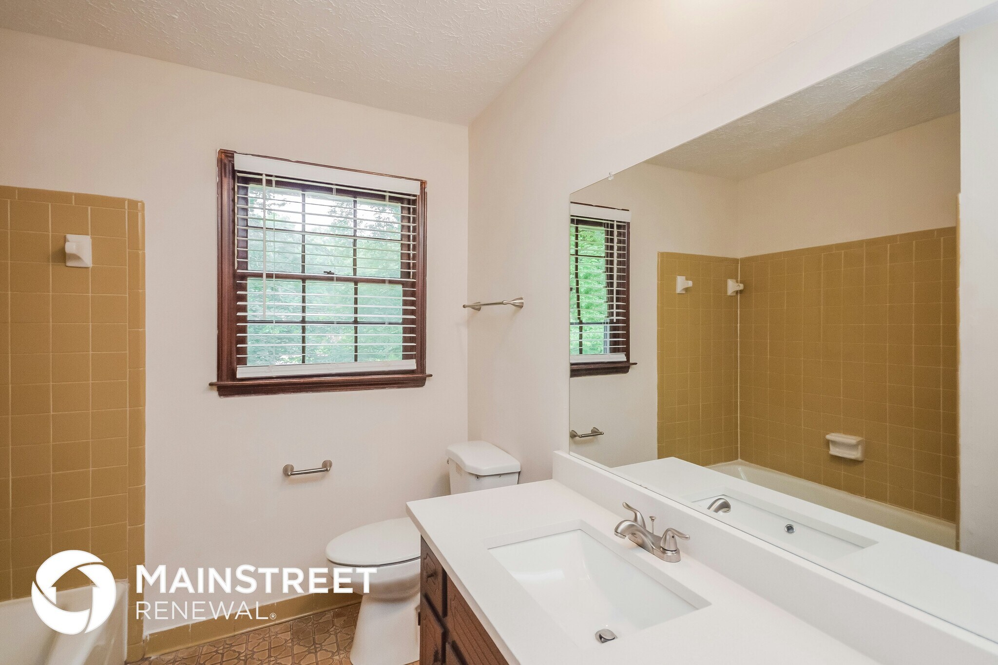 Building Photo - 2245 Pinewood Dr