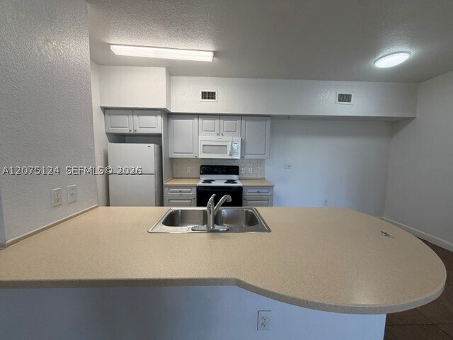 Building Photo - 2210 Hammock Square Dr