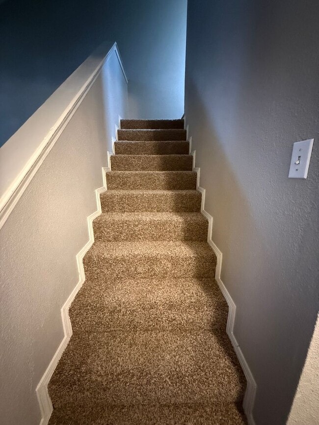 Building Photo - 3 Bed 2 Bath With His & Her Closets upstairs.  Yard Care Included.