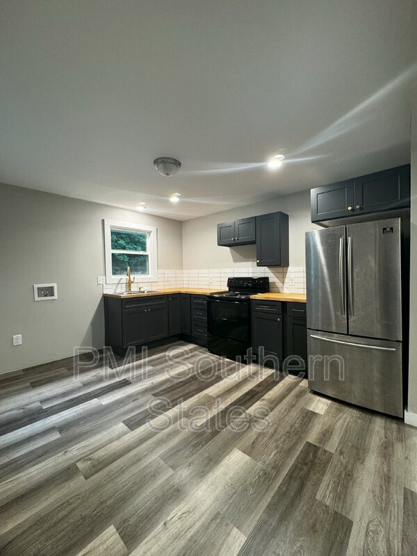 Building Photo - 519 Rice St