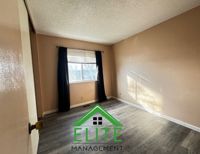 Building Photo - **Charming 3-Bedroom Home in a Quiet Sacra...