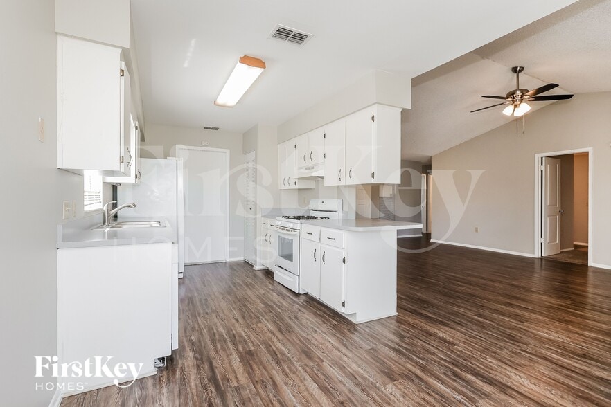 Building Photo - 1095 Sunshine Way SW