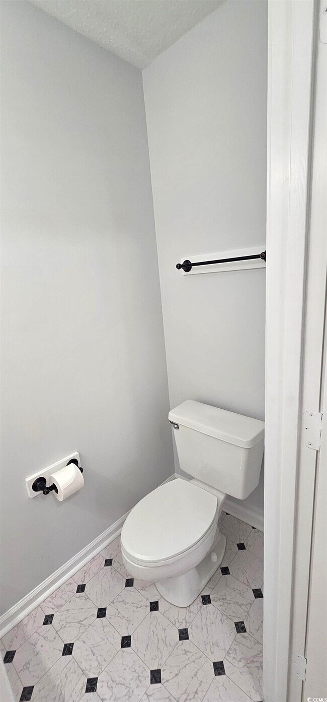 Building Photo - 615 13th Ave N