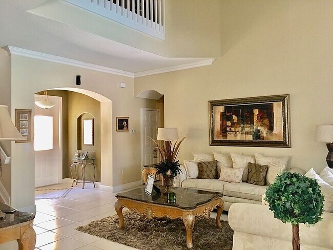 Building Photo - "Spacious 4-Bed Oasis with Granite Elegance & Pool in Miami Lakes"