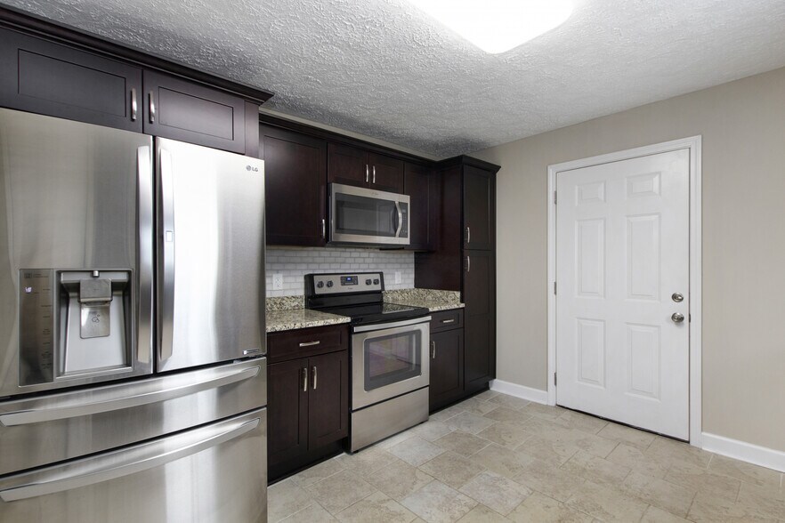 Building Photo - 666 Annex Ave