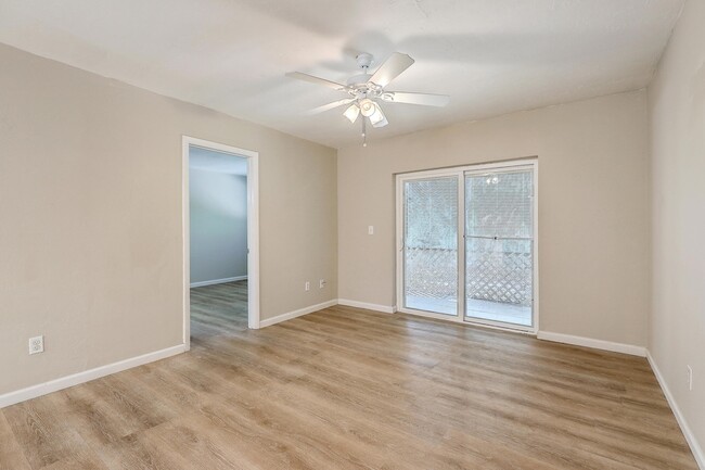 Building Photo - 2162 Bees Ferry Rd