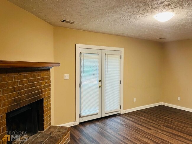 Building Photo - 6527 River Park Dr