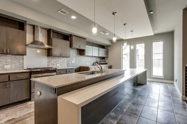 Building Photo - 2125 Heavenly Dr