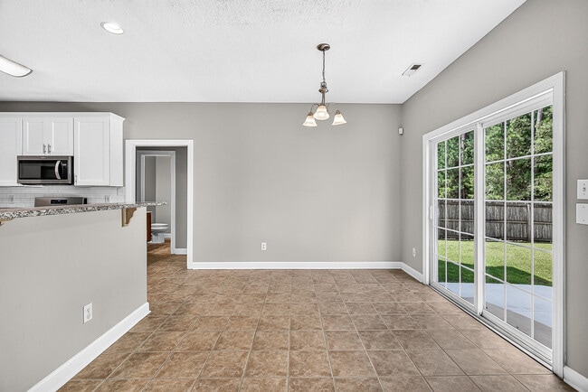 Building Photo - 217 Stagecoach Dr