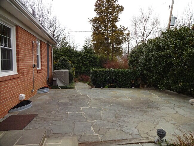 Building Photo - Wonderful Home in Prime Location!