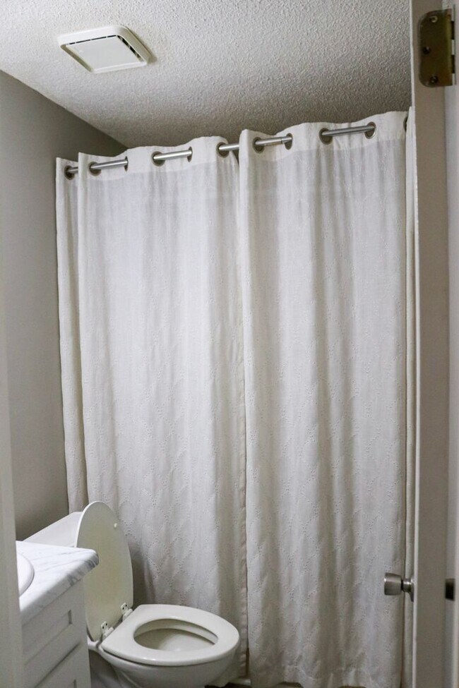 Building Photo - Gated Community Living