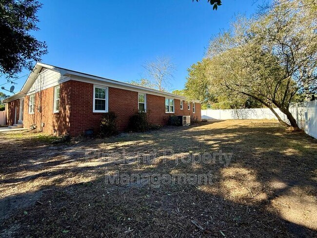 Building Photo - 1521 Paisley Ave