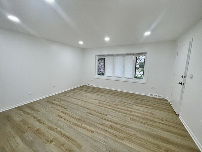 Building Photo - 1005 Cardinal Ln