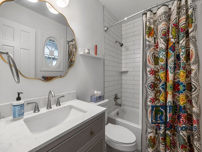 Building Photo - 3 Bed 3 Bath Updated Townhouse in Fort Collins!