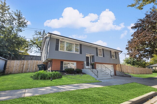 Building Photo - 2635 W 94th Pl