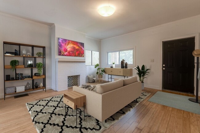 Building Photo - 2823 Cobden St