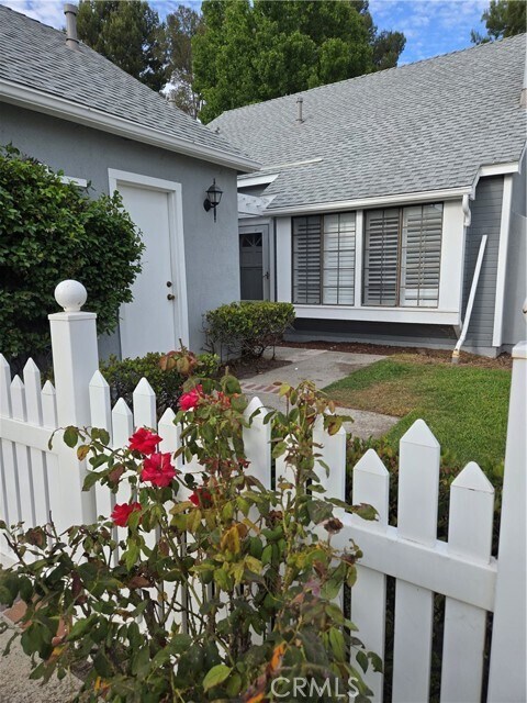 Building Photo - 21082 Primrose Ln