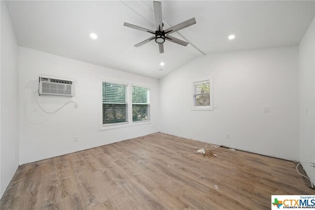 Building Photo - 1310 Scenic View Dr