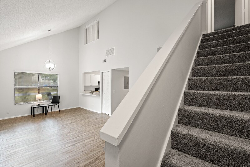 Building Photo - 2550 W Bird St