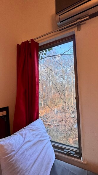 Building Photo - 148 Cat Rock Rd