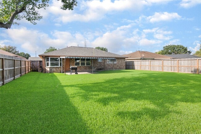 Building Photo - 4158 Bermuda Dr