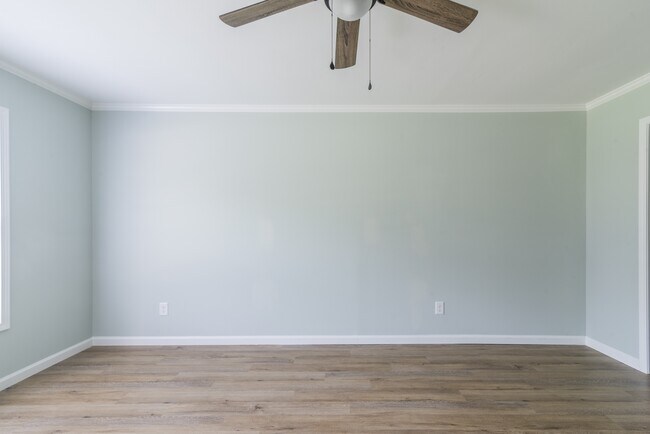 Building Photo - 578 Tryon Pl