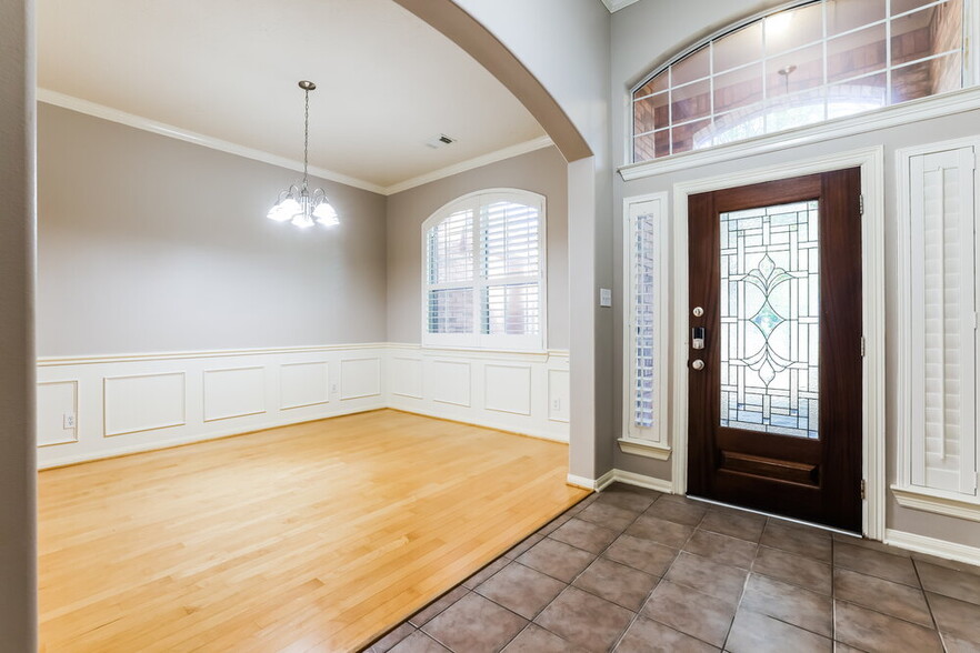 Building Photo - 20868 Bentwood Oaks Dr