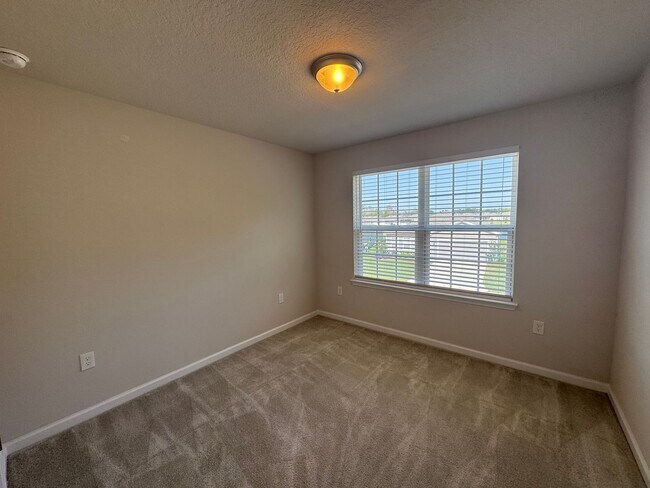 Building Photo - Ready Now: Panther Creek Two-Story Single Family Home