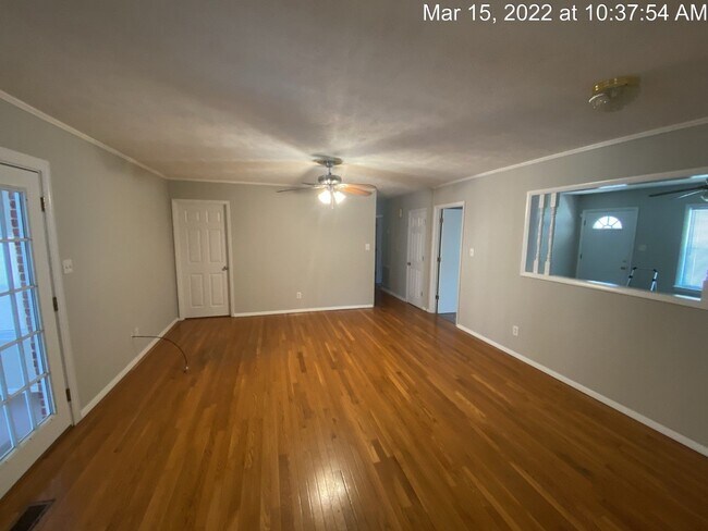 Building Photo - 144 S Ingleside Dr