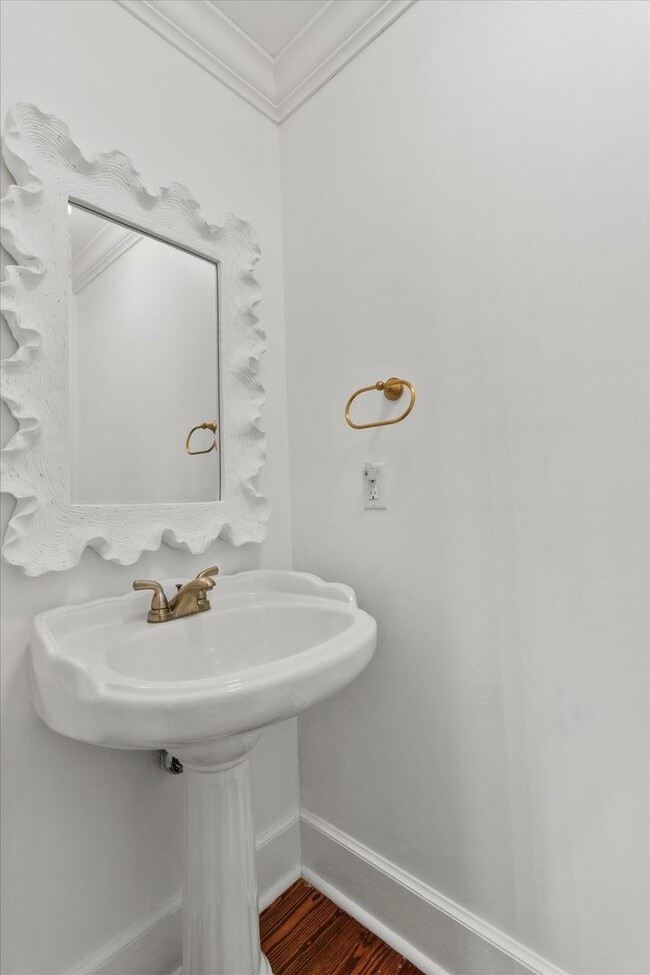 Building Photo - ASK ABOUT FREE RENT! Country Classic with Modern Convenience! Low maintenance!