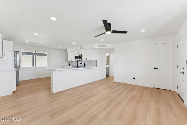 Building Photo - 9554 E Dallas St