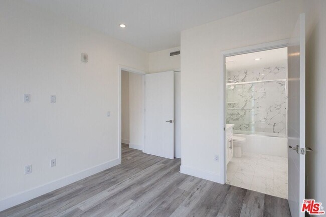 Building Photo - 1237 S Holt Ave