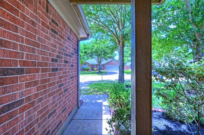 Building Photo - 21803 Manor Ct Dr