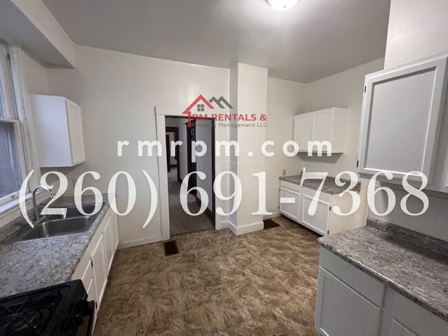 Building Photo - 439 E Taber St