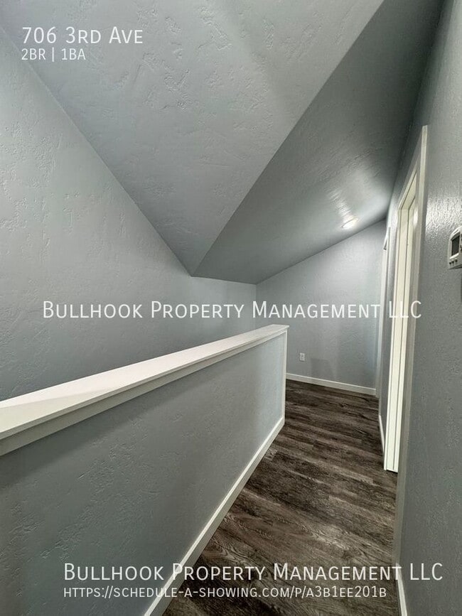 Building Photo - 706 3rd Ave