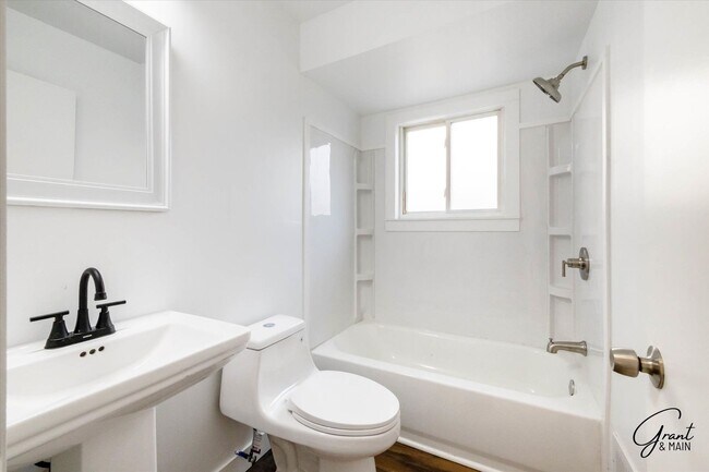 Building Photo - 15470/15472 Greenfield - Vibe Real Estate Investments LLC