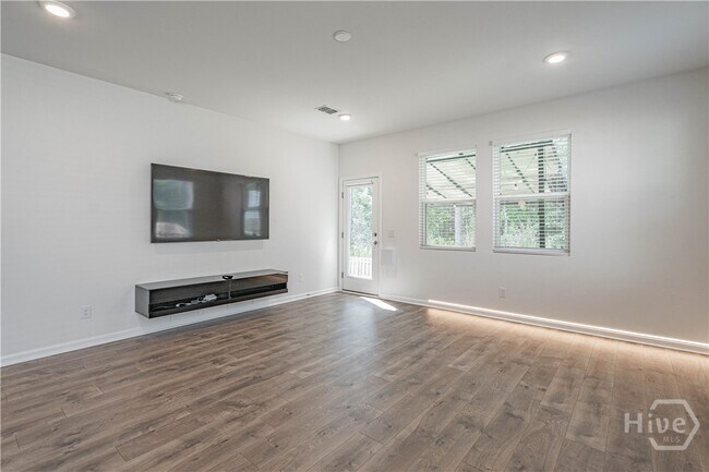 Building Photo - 318 Serengeti Blvd