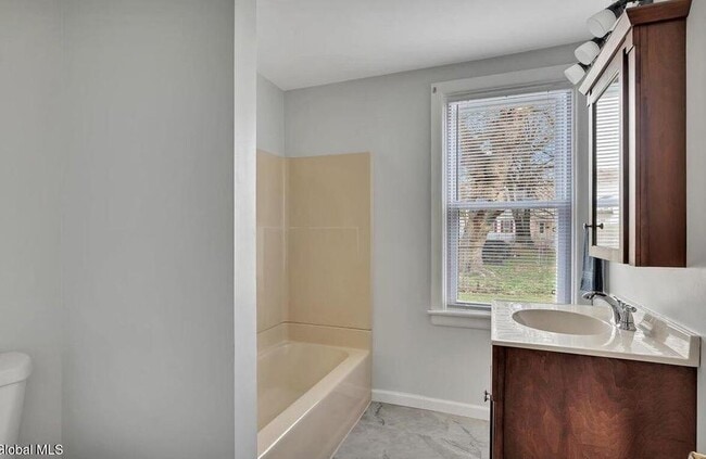 Building Photo - 39 111th St