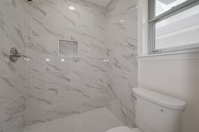 Building Photo - 15934 Barbarossa Dr